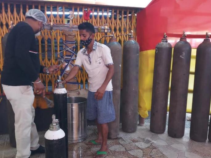 Coronavirus: Mahavir Mandir in Patana provides free oxygen to hundreds of needy Corona positive people every day | Coronavirus : या मंदिरातून मोफत पुरवला जातोय ऑक्सिजन, दररोज शेकडो गरजूंना होतोय लाभ Coronavirus: Mahavir Mandir in Patana provides free oxygen to hundreds of needy Corona positive people every day | Coronavirus : या मंदिरातून मोफत पुरवला जातोय ऑक्सिजन, दररोज शेकडो गरजूंना होतोय लाभ