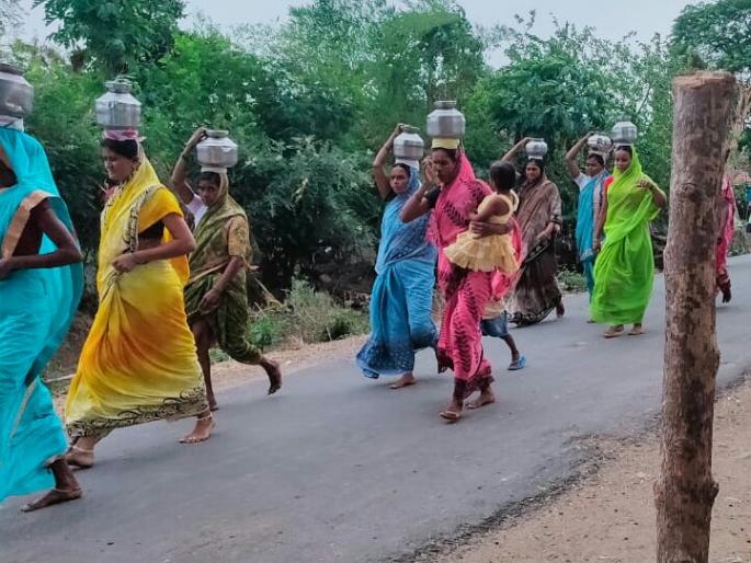 Coronavirus: Request to the Goddess in Jairampur to avoid the crisis of Corona, crowd of devotees; Villagers refuse health department inspection | Coronavirus : कोरोनाला दैवी प्रकोप समजून ग्रामस्थांचे देवीला साकडे, गाऱ्हाण्यासाठी भाविकांची गर्दी Coronavirus: Request to the Goddess in Jairampur to avoid the crisis of Corona, crowd of devotees; Villagers refuse health department inspection | Coronavirus : कोरोनाला दैवी प्रकोप समजून ग्रामस्थांचे देवीला साकडे, गाऱ्हाण्यासाठी भाविकांची गर्दी