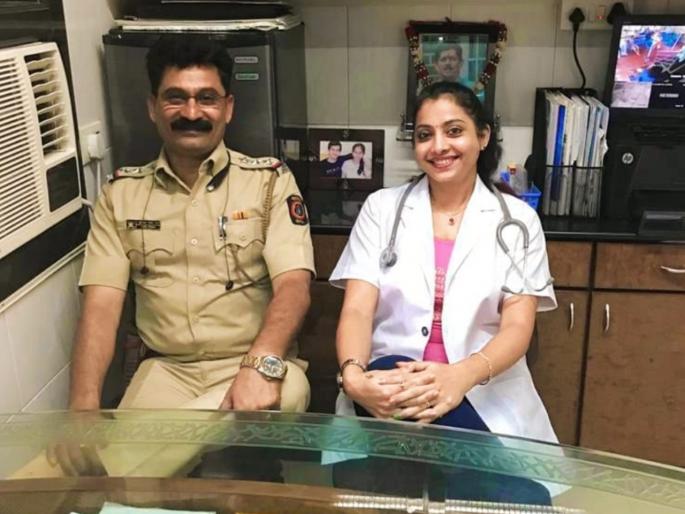 Police's Doctor wife started job on the third day of her husband's death | पोलीस पतीच्या निधनाच्या तिसऱ्या दिवसांपासून डॉक्टर पत्नीची सेवा सुरु Police's Doctor wife started job on the third day of her husband's death | पोलीस पतीच्या निधनाच्या तिसऱ्या दिवसांपासून डॉक्टर पत्नीची सेवा सुरु