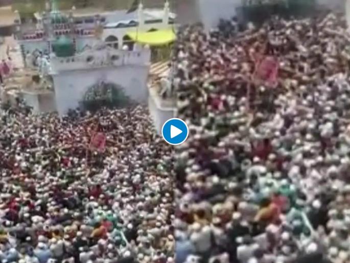 VIDEO In UP’s Badaun, Covid-19 norms go for a toss as hundreds turn out for funeral of Islamic leader | Video - कोरोना नियमावलीची एैशीतैशी अन् सोशल डिस्टंसिंगचा फज्जा; मुस्लिम धर्मगुरुच्या अंत्ययात्रेसाठी तुफान गर्दी VIDEO In UP’s Badaun, Covid-19 norms go for a toss as hundreds turn out for funeral of Islamic leader | Video - कोरोना नियमावलीची एैशीतैशी अन् सोशल डिस्टंसिंगचा फज्जा; मुस्लिम धर्मगुरुच्या अंत्ययात्रेसाठी तुफान गर्दी