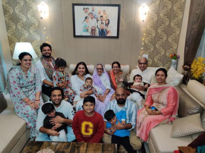 suresh raina wife priyanka lost his grandma due to covid-19 | Suresh Raina : सुरेश रैना आणि त्याच्या पत्नीवर कोसळला दुःखाचा डोंगर, कोरोनामुळं कुटुंबातील सदस्याचे निधन 