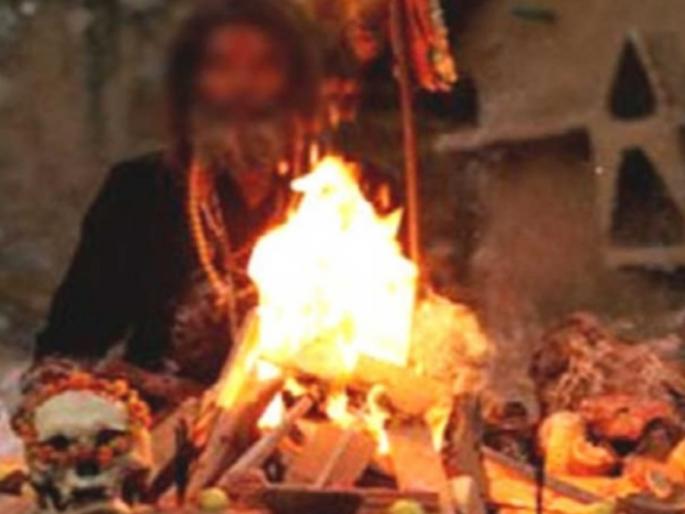 Shame! Under the pretext of exorcism, exorcist gave alcohol to a woman and tortured her | लज्जास्पद! भूतबाधा उतरवण्याच्या बहाण्याने भोंदूबाबाने महिलेला पाजली दारू अन् केला अत्याचार  Shame! Under the pretext of exorcism, exorcist gave alcohol to a woman and tortured her | लज्जास्पद! भूतबाधा उतरवण्याच्या बहाण्याने भोंदूबाबाने महिलेला पाजली दारू अन् केला अत्याचार