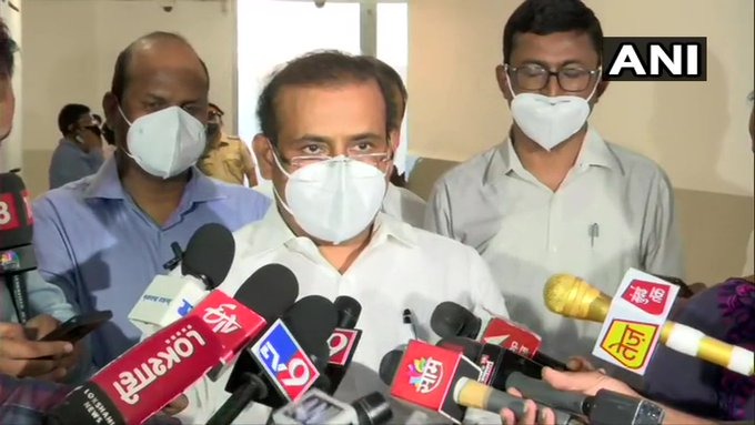 Corona vaccination: Vaccination for 18-44 age group has been suspended for the time being due to shortage of vaccines in Maharashtra, big decision of Maharashtra government | मोठी बातमी :१८ ते ४४ वयोगटातील नागरिकांचे लसीकरण तूर्तास बंद, राज्य सरकारचा मोठा निर्णय Corona vaccination: Vaccination for 18-44 age group has been suspended for the time being due to shortage of vaccines in Maharashtra, big decision of Maharashtra government | मोठी बातमी :१८ ते ४४ वयोगटातील नागरिकांचे लसीकरण तूर्तास बंद, राज्य सरकारचा मोठा निर्णय