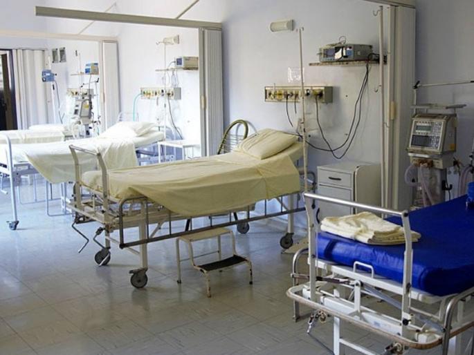 Inhuman act! A 90-year-old prisoner was tied to a hospital bed; Suspension of prison warder | अमानवी कृत्य! रुग्णालयात ९० वर्षीय कैद्याला बेडसोबत बांधले साखळीने; जेल वॉर्डरचे केले निलंबन 