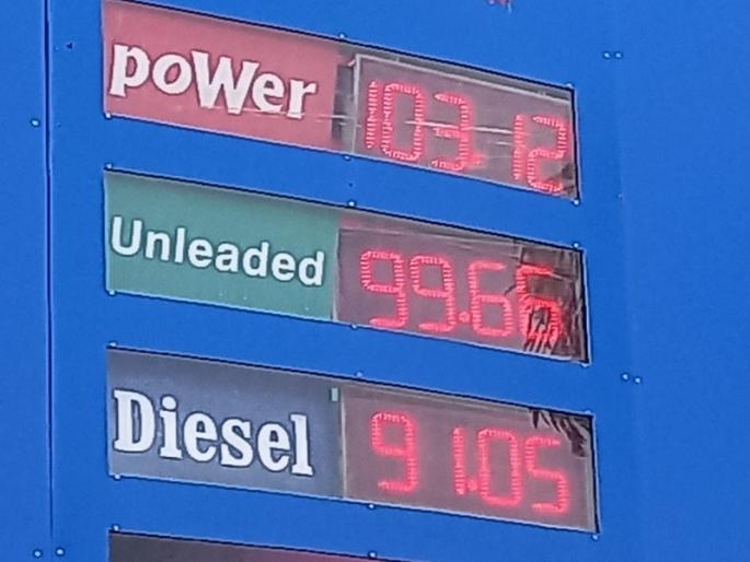 Inflation erupts; At the end of the election, petrol and diesel are on the threshold | महागाईचा भडका; निवडणुका संपताच पेट्रोलपाठोपाठ डिझेल शंभरीच्या उंबरठ्यावर