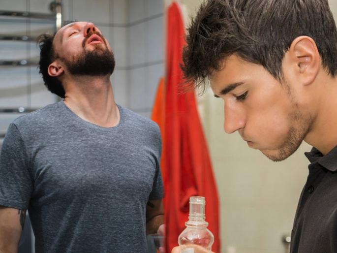 Gargle Effect On Corona: Gargling side effects expert advice | आजारांपासून बचावासाठी दिवसातून कितीवेळा गुळण्या करायला हव्यात? जाणून घ्या फायदे आणि तोटे Gargle Effect On Corona: Gargling side effects expert advice | आजारांपासून बचावासाठी दिवसातून कितीवेळा गुळण्या करायला हव्यात? जाणून घ्या फायदे आणि तोटे