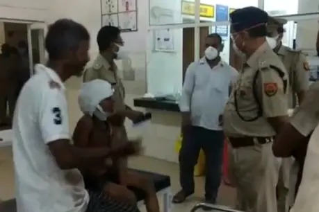 Police head constable kills wife, attack on five children, then commits suicide | पोलीस हेड कॉन्स्टेबलने पत्नीची हत्या करून पाच मुलांवर केला जीवघेणा हल्ला, नंतर... Police head constable kills wife, attack on five children, then commits suicide | पोलीस हेड कॉन्स्टेबलने पत्नीची हत्या करून पाच मुलांवर केला जीवघेणा हल्ला, नंतर...