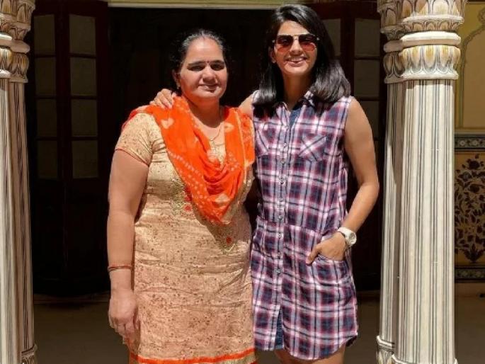 India tour of England: Day after losing mother to Covid-19, Priya Punia draws inspiration from Virat Kohli and joins Indian team in Mumbai | India tour of England: आईच्या निधनाच्या दुसऱ्याच दिवशी इंग्लंड दौऱ्यासाठी मुंबईत दाखल झाली प्रिया पुनिया; आठवला सचिन तेंडुलकर, विराट कोहलीचा त्याग!