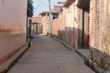 Coronavirus: Mysterious disease spreads in the village In UP, 5 death | Coronavirus : कोरोनाचा कहर सुरू असतानाच या गावात पसरला रहस्यमय आजार, पाच जणांचा मृत्यू, ग्रामस्थ भयभीत Coronavirus: Mysterious disease spreads in the village In UP, 5 death | Coronavirus : कोरोनाचा कहर सुरू असतानाच या गावात पसरला रहस्यमय आजार, पाच जणांचा मृत्यू, ग्रामस्थ भयभीत