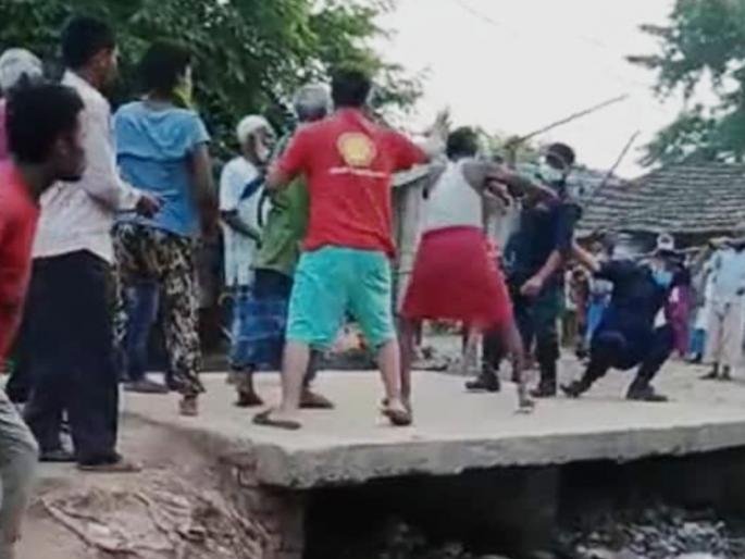 Nepali police beat up Indians; SSB personnel deployed at border after tension, traffic jam | नेपाळी पोलिसांची भारतीय लोकांना मारहाण; तणावानंतर बॉर्डरवर SSB जवान तैनात, वाहतूक ठप्प Nepali police beat up Indians; SSB personnel deployed at border after tension, traffic jam | नेपाळी पोलिसांची भारतीय लोकांना मारहाण; तणावानंतर बॉर्डरवर SSB जवान तैनात, वाहतूक ठप्प