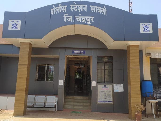 Mohful liquor dealers assaulted the police, accused absconding | मोहफुल दारू विक्रेत्यांची पोलिसांना धक्काबुक्की, आरोपी पसार Mohful liquor dealers assaulted the police, accused absconding | मोहफुल दारू विक्रेत्यांची पोलिसांना धक्काबुक्की, आरोपी पसार