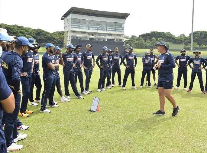 24 Sri Lankan cricketers reject central agreement, lack transparency, refuse to sign | श्रीलंकेच्या २४ क्रिकेटपटूंनी केंद्रीय करार फेटाळला, पारदर्शकतेचा अभाव, स्वाक्षरी करण्यास दिला नकार