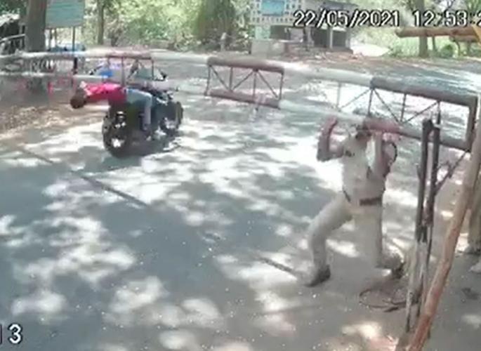 Thrilling accident! One person lost his life in an attempt to avoid the police | थरारक अपघात! पोलिसांना टाळण्याच्या नादात एकाने गमावला जीव  