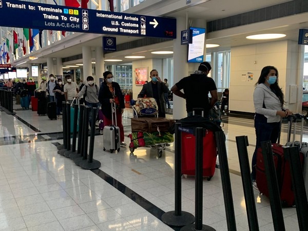 Coronavirus:... now overseas migration of Indian billionaires | Coronavirus:... आता भारतीय अब्जाधीशांचे विदेशी स्थलांतर Coronavirus:... now overseas migration of Indian billionaires | Coronavirus:... आता भारतीय अब्जाधीशांचे विदेशी स्थलांतर