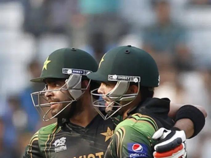 Umar Akmal pays 4.5 million rupees fine, to take part in ACU’s rehab program | बंदी हटवण्यासाठी पाकिस्तानी क्रिकेटपटूला भरावा लागला ४५ लाखांचा दंड!