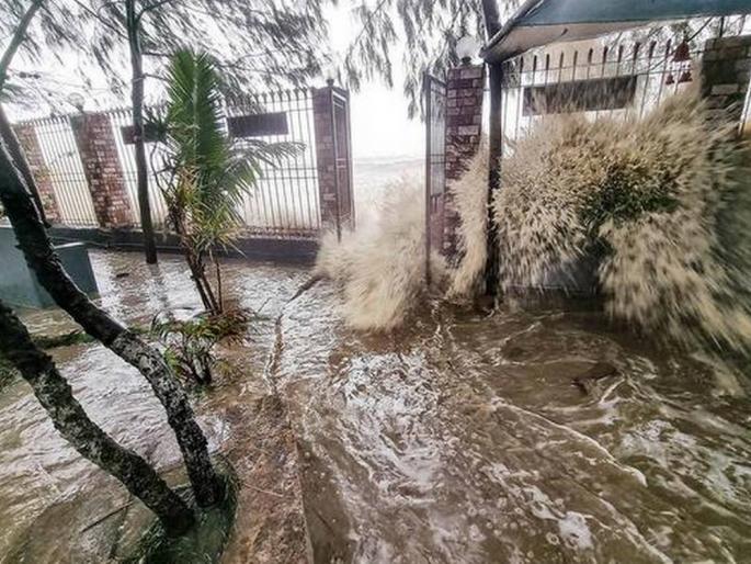 In search of a homeless shelter in the wake of 'Yaas', waiting for government help | ‘यास’च्या तडाख्याने बेघर निवाऱ्याच्या शोधात, सरकारच्या मदतीची प्रतीक्षा In search of a homeless shelter in the wake of 'Yaas', waiting for government help | ‘यास’च्या तडाख्याने बेघर निवाऱ्याच्या शोधात, सरकारच्या मदतीची प्रतीक्षा