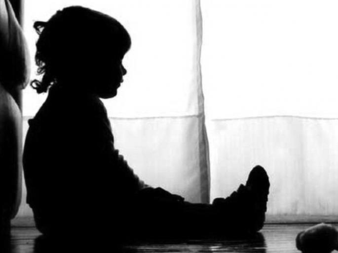 What a father! Wife gets angry on 9 monthsover not giving food ; The wound inflicted by the axe | असला कसला बाप! पत्नीने जेवण न दिल्याचा राग काढला ९ महिन्याच्या चिमुकल्यावर; कुऱ्हाडीचा घातला घाव 