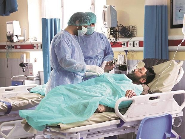 Coronavirus: A new crisis on corona Patient, The risk of gangrene increased, with cases of intestinal clots appearing | Coronavirus: कोरोनाबाधितांवर नवं संकट, म्युकरमायकोसिसनंतर आता दिसून येताहेत हे आजार Coronavirus: A new crisis on corona Patient, The risk of gangrene increased, with cases of intestinal clots appearing | Coronavirus: कोरोनाबाधितांवर नवं संकट, म्युकरमायकोसिसनंतर आता दिसून येताहेत हे आजार