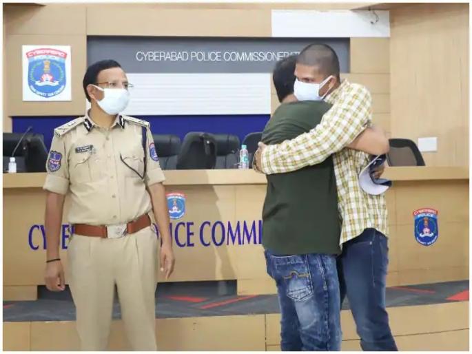 Software engineer returns india after 4 years in Pakistani jail; wanted to go to Switzerland but ... | सॉफ्टवेअर इंजिनिअर ४ वर्ष पाकिस्तानच्या जेलमध्ये राहून परतला मायदेशी; स्वित्झर्लंडला जायचे होते पण... Software engineer returns india after 4 years in Pakistani jail; wanted to go to Switzerland but ... | सॉफ्टवेअर इंजिनिअर ४ वर्ष पाकिस्तानच्या जेलमध्ये राहून परतला मायदेशी; स्वित्झर्लंडला जायचे होते पण...