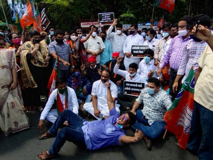 BJP is aggressive over OBC reservation in local bodies, intense agitation in various parts of the state | ओबीसी आरक्षणावरून भाजपा आक्रमक, राज्यातील विविध भागांत तीव्र आंदोलन BJP is aggressive over OBC reservation in local bodies, intense agitation in various parts of the state | ओबीसी आरक्षणावरून भाजपा आक्रमक, राज्यातील विविध भागांत तीव्र आंदोलन