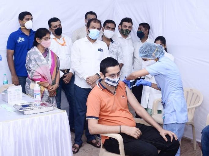 Corona vaccination: "Vaccines sent by the Center for citizens above 45 years of age are being misused by the state government", Allegation of Atul Bhatkhalkar | Corona vaccination: "केंद्राकडून ४५ वर्षांवरील नागरिकांसाठी पाठवलेल्या लसींचा ठाकरे सरकारमधील मंत्र्यांकडून होतोय गैरवापर"