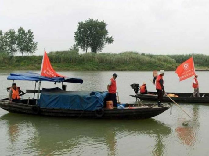 Asia 3966 arrested for illegal fishing along yangtze river | चीनच्या नदीत मच्छिमारी करायला जाणं पडलं महागात; तब्बल ३ हजार ९६६ जणांना अटक Asia 3966 arrested for illegal fishing along yangtze river | चीनच्या नदीत मच्छिमारी करायला जाणं पडलं महागात; तब्बल ३ हजार ९६६ जणांना अटक