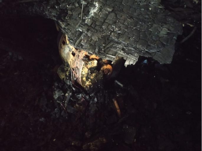 Two shops in the main market in Chakur caught fire; 26 lakh loss, one injured | चाकूरमध्ये मुख्य बाजारपेठेतील दोन दुकाने आगीत भस्मसात; २६ लाखांचे नुकसान, एक जखमी Two shops in the main market in Chakur caught fire; 26 lakh loss, one injured | चाकूरमध्ये मुख्य बाजारपेठेतील दोन दुकाने आगीत भस्मसात; २६ लाखांचे नुकसान, एक जखमी