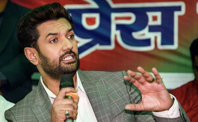 Chirag Paswan spoke for the first time on the developments in the Lok Janshakti party. | लोकजनशक्ती पक्षातील घडामोडींवर चिराग पासवान पहिल्यांदाच बोलले, भावूक होऊन म्हणाले...