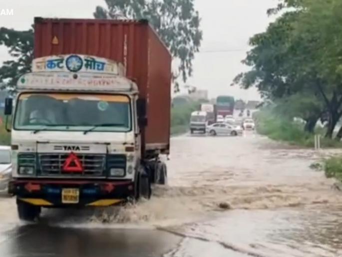 Cloudy weather again in the area including Malkapur in satara, followed by heavy rains | मलकापूरसह परिसरात पुन्हा ढगफुटी सदृष्य स्थिती, जोरदार पावसाने झोडपले