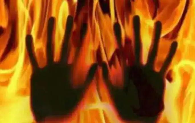 The people in the farmer's movement burnt one person alive, the shocking cause of the controversy came to the fore | शेतकरी आंदोलनातील लोकांनी एकाला जिवंत जाळले, वादाचं धक्कादायक कारण आलं समोर The people in the farmer's movement burnt one person alive, the shocking cause of the controversy came to the fore | शेतकरी आंदोलनातील लोकांनी एकाला जिवंत जाळले, वादाचं धक्कादायक कारण आलं समोर