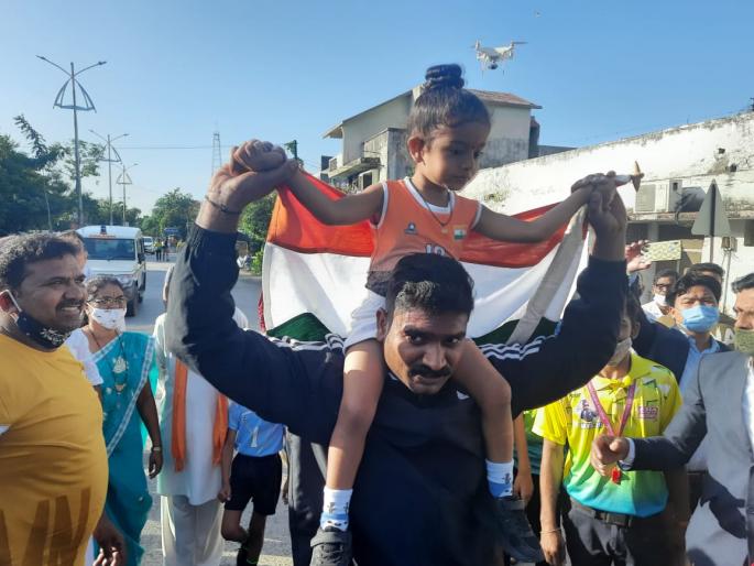 Arya Takone sets new record! 1 km run in 6.1 minutes in wardha | आर्या टाकोनेने रचला नवा उच्चांक! १ किमी धावली ६.१ मिनिटांत Arya Takone sets new record! 1 km run in 6.1 minutes in wardha | आर्या टाकोनेने रचला नवा उच्चांक! १ किमी धावली ६.१ मिनिटांत