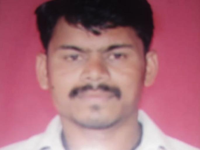 The death of a young man wounded by an axe; Relatives aggressive to file murder charge | कुऱ्हाडीने घाव घातलेल्या तरुणाचा मृत्यू; खुनाचा गुन्हा दाखल करण्यासाठी नातेवाईक आक्रमक The death of a young man wounded by an axe; Relatives aggressive to file murder charge | कुऱ्हाडीने घाव घातलेल्या तरुणाचा मृत्यू; खुनाचा गुन्हा दाखल करण्यासाठी नातेवाईक आक्रमक