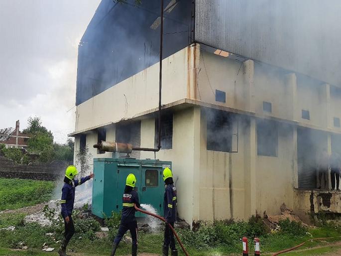 Fierce fire at a company manufacturing corrugated boxes in Waluj MIDC | वाळूज एमआयडीसीमध्ये कोरोगेटेड बॉक्स तयार करणाऱ्या कंपनीला भीषण आग Fierce fire at a company manufacturing corrugated boxes in Waluj MIDC | वाळूज एमआयडीसीमध्ये कोरोगेटेड बॉक्स तयार करणाऱ्या कंपनीला भीषण आग