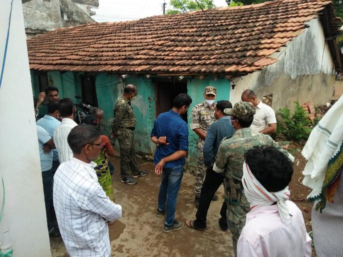 Mysterious murder of unmarried personal in house, police rushed to the spot, investigation is underway | अविवाहित इसमाची घरात रहस्यमय हत्या, पोलीस घटनास्थळी दाखल, तपास सुरू Mysterious murder of unmarried personal in house, police rushed to the spot, investigation is underway | अविवाहित इसमाची घरात रहस्यमय हत्या, पोलीस घटनास्थळी दाखल, तपास सुरू