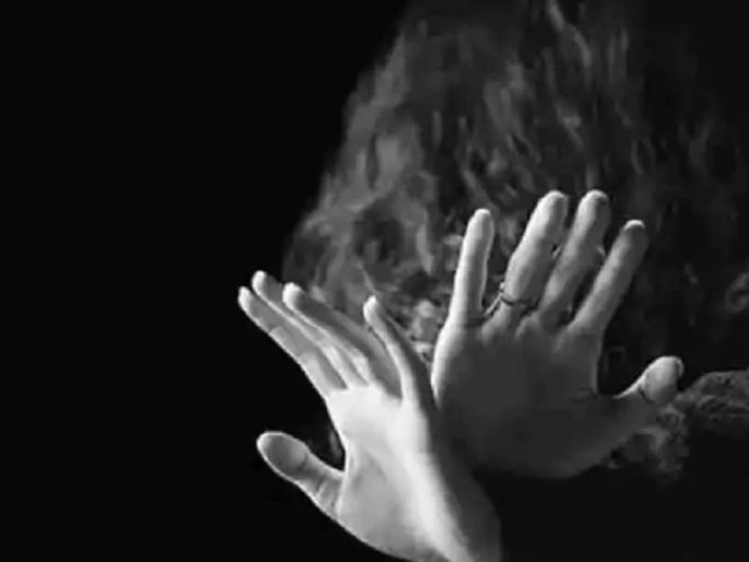 Rape victim gets no justice after 11 months; Attempted suicide in front of IG office | बलात्कार पीडितेला ११ महिन्यांनंतर मिळाला नाही न्याय; अखेर IG कार्यालयासमोर केला आत्महत्येचा प्रयत्न  Rape victim gets no justice after 11 months; Attempted suicide in front of IG office | बलात्कार पीडितेला ११ महिन्यांनंतर मिळाला नाही न्याय; अखेर IG कार्यालयासमोर केला आत्महत्येचा प्रयत्न