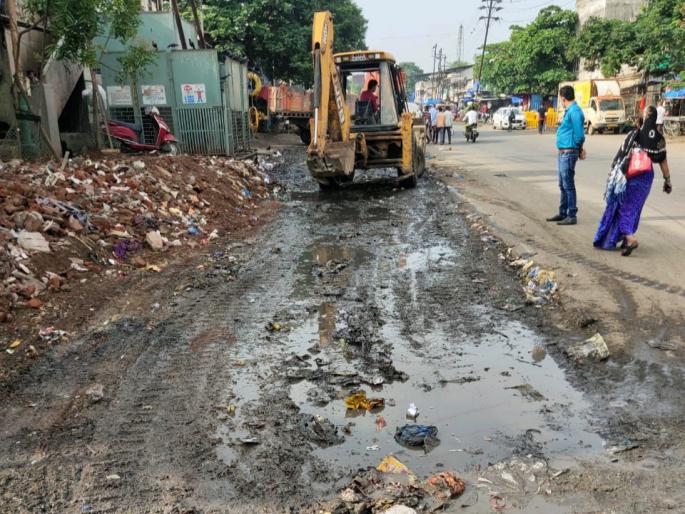 bhiwandi municipal administration Picked up the pile of garbage | लोकमत इम्पॅक्ट! भिवंडी मनपा प्रशासनाला आली जाग; कचऱ्याचा ढिगारा उचलला