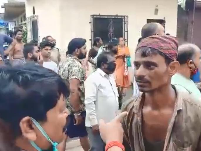 Encroachment department staff and scrap shopkeepers shout during municipal action | Video : महापालिका कारवाई दरम्यान अतिक्रमण विभागाचे कर्मचारी व भंगार दुकानदारात राडा Encroachment department staff and scrap shopkeepers shout during municipal action | Video : महापालिका कारवाई दरम्यान अतिक्रमण विभागाचे कर्मचारी व भंगार दुकानदारात राडा