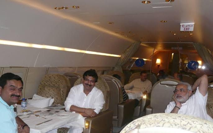 sp leader i p singh slams pm modi said not rakesh tikait man in adani airplane is farmer supporter | "...अदानींच्या विमानामधून उड्डाण करणारे हे सज्जन शेतकऱ्यांचे हितचिंतक"; फोटो शेअर करत मोदींना सणसणीत टोला sp leader i p singh slams pm modi said not rakesh tikait man in adani airplane is farmer supporter | "...अदानींच्या विमानामधून उड्डाण करणारे हे सज्जन शेतकऱ्यांचे हितचिंतक"; फोटो शेअर करत मोदींना सणसणीत टोला