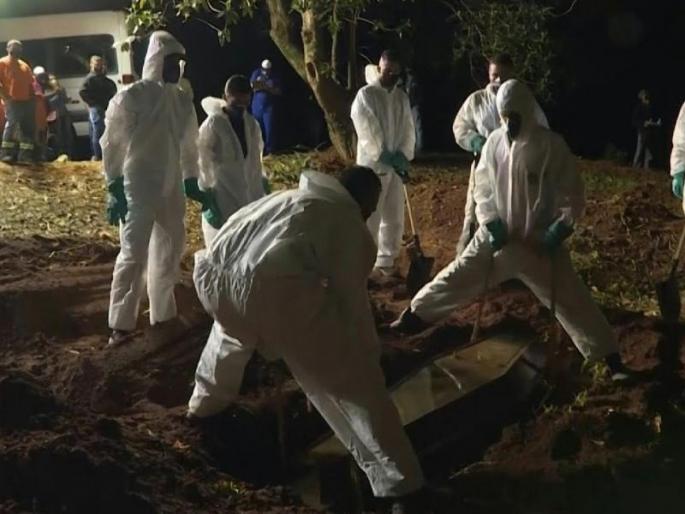 CoronaVirus Live Updates corona in indonesia delta variant spreading in indonesia | CoronaVirus Live Updates : भयावह! 'या' देशात Delta Variant चा हाहाकार; मृतदेहांचे ढिग, दफन करण्यासाठी पाहावी लागतेय वाट CoronaVirus Live Updates corona in indonesia delta variant spreading in indonesia | CoronaVirus Live Updates : भयावह! 'या' देशात Delta Variant चा हाहाकार; मृतदेहांचे ढिग, दफन करण्यासाठी पाहावी लागतेय वाट