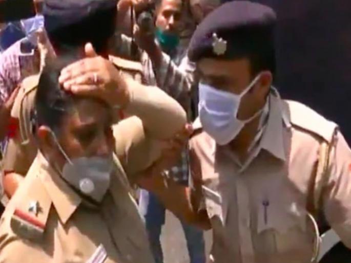 Video: Woman Cop Injured During BJP Protest In Chandigarh | Video : चंदीगढमध्ये भाजपच्या आंदोलनादरम्यान महिला पोलीस जखमी Video: Woman Cop Injured During BJP Protest In Chandigarh | Video : चंदीगढमध्ये भाजपच्या आंदोलनादरम्यान महिला पोलीस जखमी