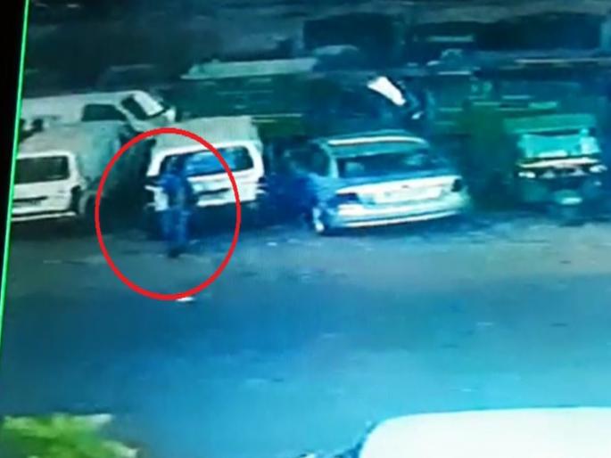Crime News delhi businessman firing news cctv footage delhi police | भयंकर! व्यावसायिकावर भररस्त्यात झाडल्या गोळ्या, परिसरात खळबळ Crime News delhi businessman firing news cctv footage delhi police | भयंकर! व्यावसायिकावर भररस्त्यात झाडल्या गोळ्या, परिसरात खळबळ