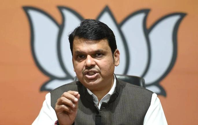 Devendra Fadanvis: How long will you stay in the Opposition ?; Devendra Fadnavis said We will sit in the opposition as long as we are allowed to sit in the opposition | Devendra Fadanvis: किती काळ विरोधी पक्षात बसणार?; देवेंद्र फडणवीस हसत हसत म्हणाले... 