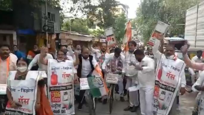 Congress's Jan Andolan Cycle Rally in Thane against inflation | महागाई विरोधात ठाण्यात काॅग्रेसची जनआंदोलन सायकल रॅली Congress's Jan Andolan Cycle Rally in Thane against inflation | महागाई विरोधात ठाण्यात काॅग्रेसची जनआंदोलन सायकल रॅली