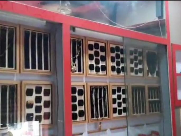 Theft at a jeweller's shop in Bhiwandi; Captured on stolen CCTV | भिवंडीत ज्वेलर्स दुकानात चोरी; चोरटे सीसीटीव्हीत कैद Theft at a jeweller's shop in Bhiwandi; Captured on stolen CCTV | भिवंडीत ज्वेलर्स दुकानात चोरी; चोरटे सीसीटीव्हीत कैद