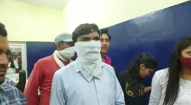 Samajwadi Party's lady karyakarta commits suicide; Allegations of misconduct against the police | समाजवादी पक्षाच्या महिला कार्यकर्त्याने केली आत्महत्या; पोलिसांवर गैरवर्तनाचा आरोप Samajwadi Party's lady karyakarta commits suicide; Allegations of misconduct against the police | समाजवादी पक्षाच्या महिला कार्यकर्त्याने केली आत्महत्या; पोलिसांवर गैरवर्तनाचा आरोप