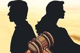 Notice given by a Congress leader Bharat Singh Solanki in a newspaper saying that his wife is not listening, now the reply given by his wife ... | पत्नी ऐकत नसल्याचे सांगत काँग्रेसच्या बड्या नेत्याने वृतपत्रातून दिली नोटिस, आता पत्नीनं दिलं असं प्रत्युत्तर... Notice given by a Congress leader Bharat Singh Solanki in a newspaper saying that his wife is not listening, now the reply given by his wife ... | पत्नी ऐकत नसल्याचे सांगत काँग्रेसच्या बड्या नेत्याने वृतपत्रातून दिली नोटिस, आता पत्नीनं दिलं असं प्रत्युत्तर...