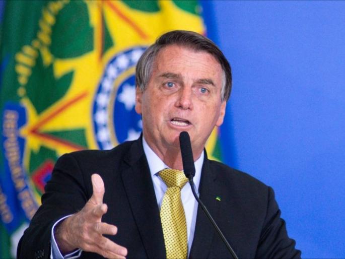 brazils president bolsonaro is hospitalized with intestinal blockage | बापरे! 'या' देशाचे राष्ट्रपती तब्बल 10 दिवसांपासून उचक्यांनी झाले हैराण; रुग्णालयात उपचार सुरू brazils president bolsonaro is hospitalized with intestinal blockage | बापरे! 'या' देशाचे राष्ट्रपती तब्बल 10 दिवसांपासून उचक्यांनी झाले हैराण; रुग्णालयात उपचार सुरू
