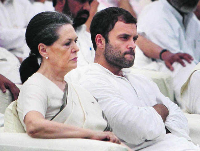 Now, on the brink of a Congress split in the Manipur, eight MLAs are preparing to resign and join the BJP | आता या राज्यात काँग्रेस फुटीच्या उंबरठ्यावर, आठ आमदार राजीनामा देऊन भाजपात जाण्याच्या तयारीत Now, on the brink of a Congress split in the Manipur, eight MLAs are preparing to resign and join the BJP | आता या राज्यात काँग्रेस फुटीच्या उंबरठ्यावर, आठ आमदार राजीनामा देऊन भाजपात जाण्याच्या तयारीत