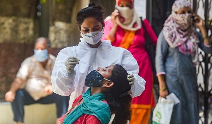 Coronavirus: Concern over coronavirus growing in Kolhapur & Sangli districts of Maharashtra, Central team advises complete lockdown | Coronavirus: महाराष्ट्रातील या दोन जिल्ह्यात कोरोना वाढवतोय चिंता, केंद्रीय पथकाने दिला संपूर्ण लॉकडाऊनचा सल्ला   Coronavirus: Concern over coronavirus growing in Kolhapur & Sangli districts of Maharashtra, Central team advises complete lockdown | Coronavirus: महाराष्ट्रातील या दोन जिल्ह्यात कोरोना वाढवतोय चिंता, केंद्रीय पथकाने दिला संपूर्ण लॉकडाऊनचा सल्ला