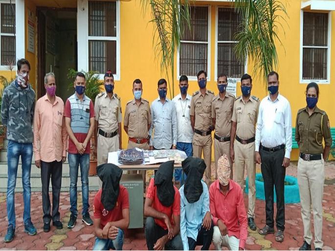 Robbery gang busted for attacking petrol pump manager n looted in Verul | पेट्रोल पंपाच्या मँनेजरवर हल्ला करून साडेपाच लाख रूपये लंपास करणाऱ्या टोळीचा पर्दाफाश